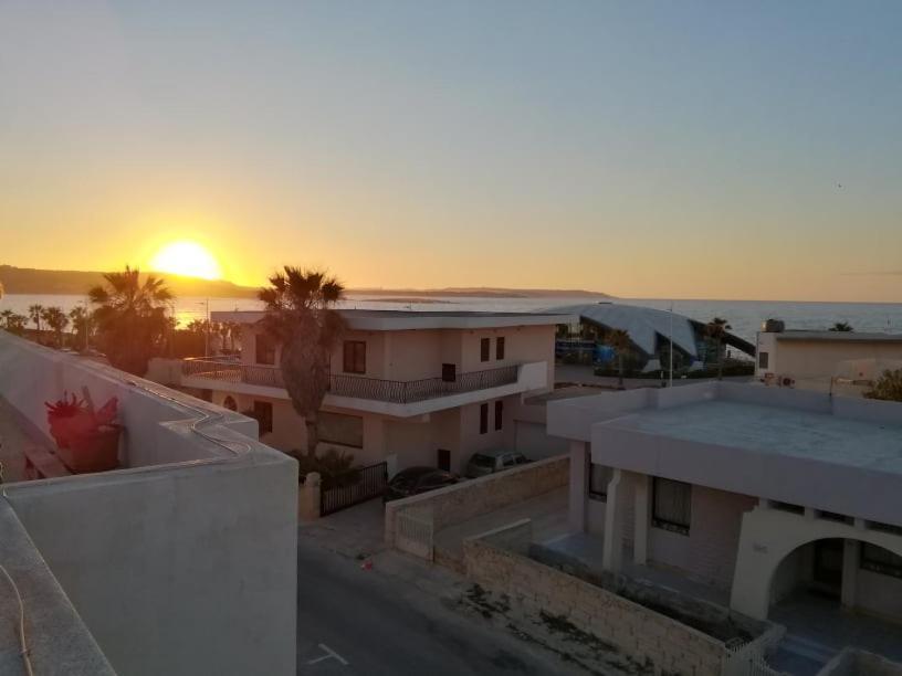 Sunshine Holiday Apartment 8 With Spectacular Seaviews خليج سانت بول المظهر الخارجي الصورة