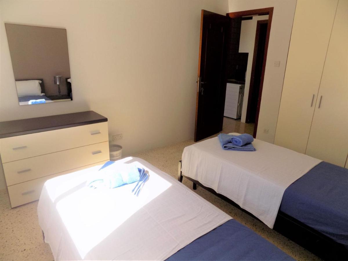 Sunshine Holiday Apartment 8 With Spectacular Seaviews خليج سانت بول المظهر الخارجي الصورة