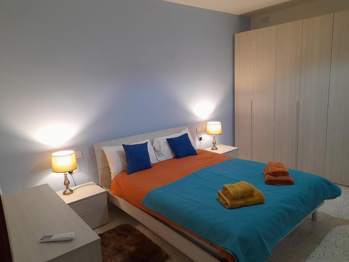 Sunshine Holiday Apartment 8 With Spectacular Seaviews خليج سانت بول المظهر الخارجي الصورة