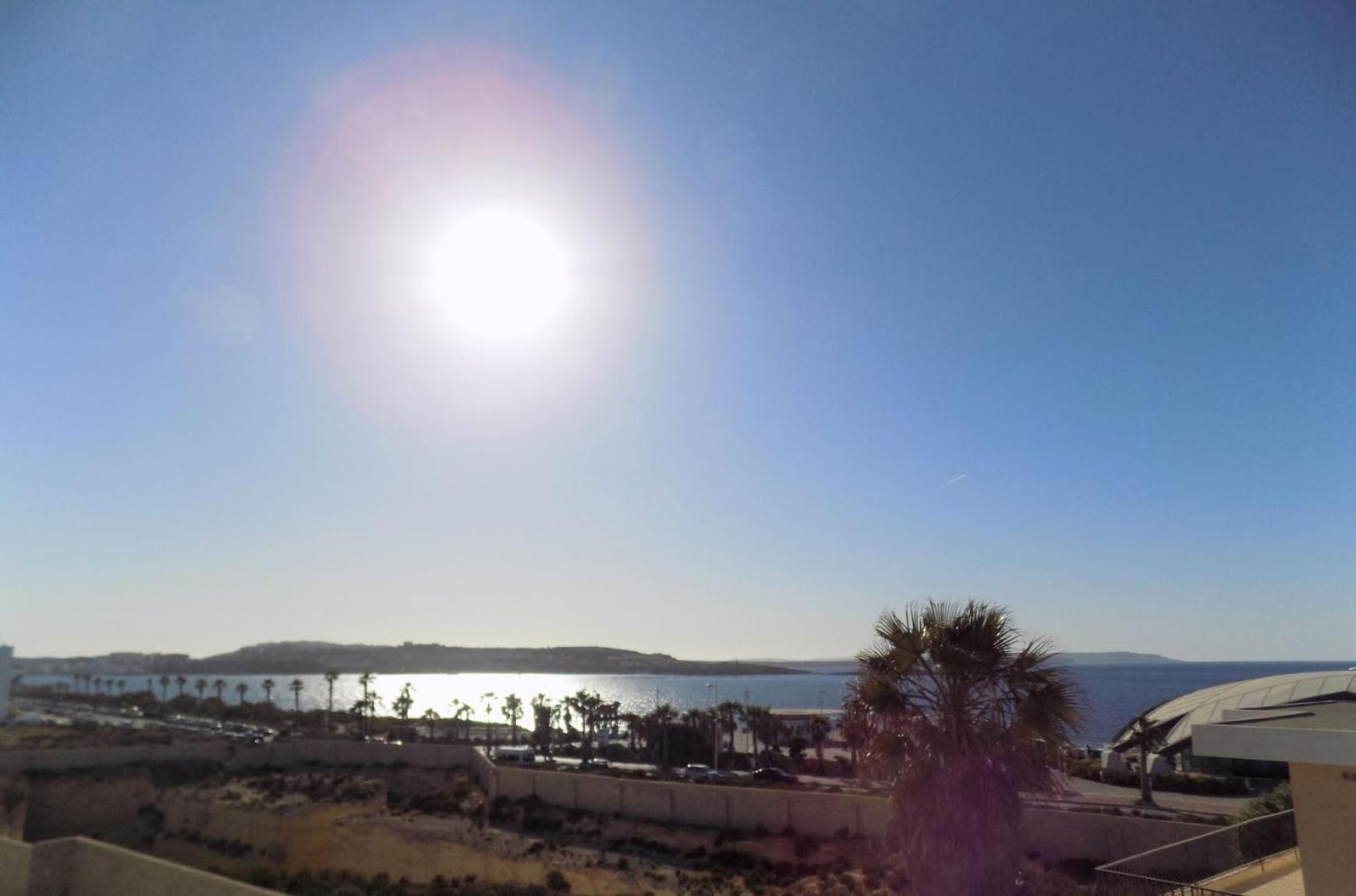 Sunshine Holiday Apartment 8 With Spectacular Seaviews خليج سانت بول المظهر الخارجي الصورة
