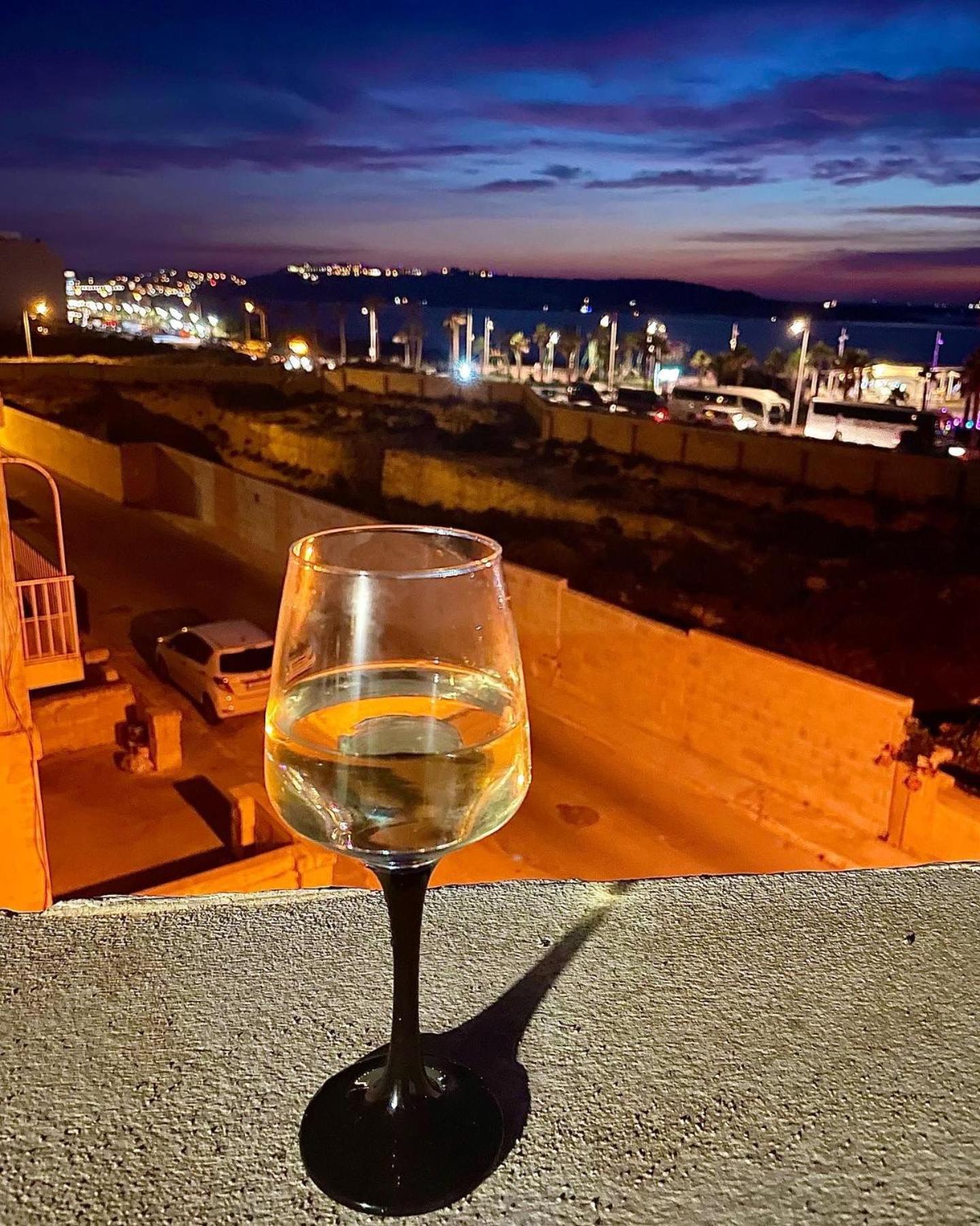 Sunshine Holiday Apartment 8 With Spectacular Seaviews خليج سانت بول المظهر الخارجي الصورة